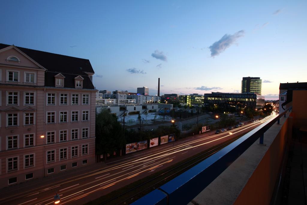 A Pousada A&O Munchen Hackerbrucke Exterior foto